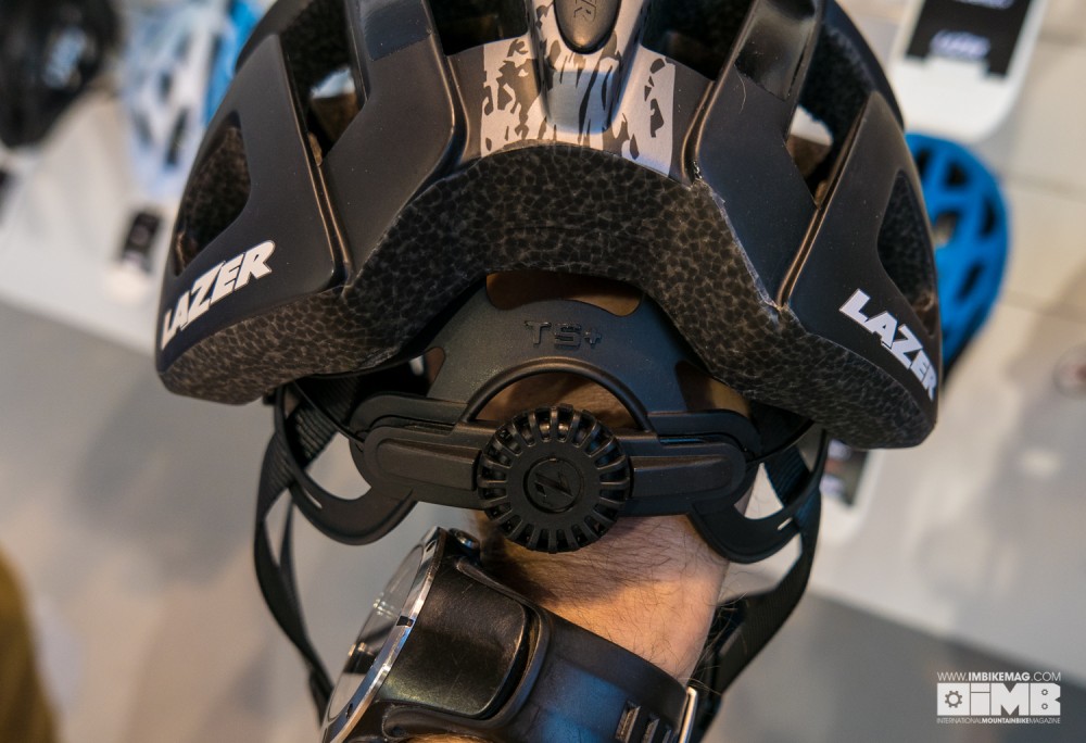 A simpler fit system is used, it is still very effective though, just not quite as flashy as the one on the Revolution.