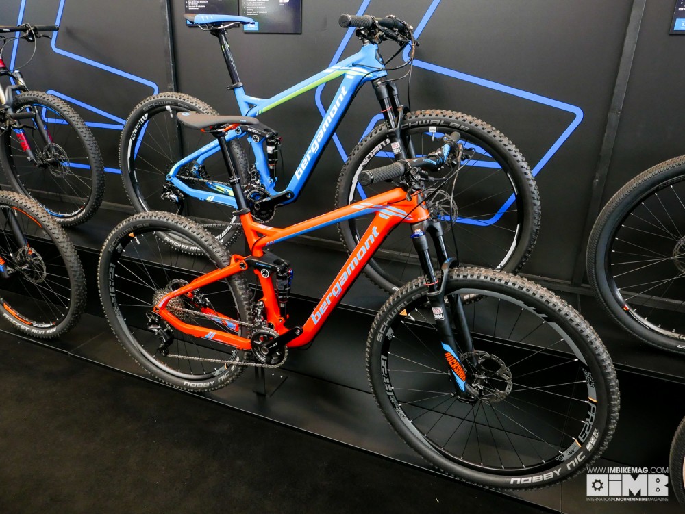 In front the Contrail 9.0 short travel (120mm) 29er and behind the Fastlane Team XC race machine...