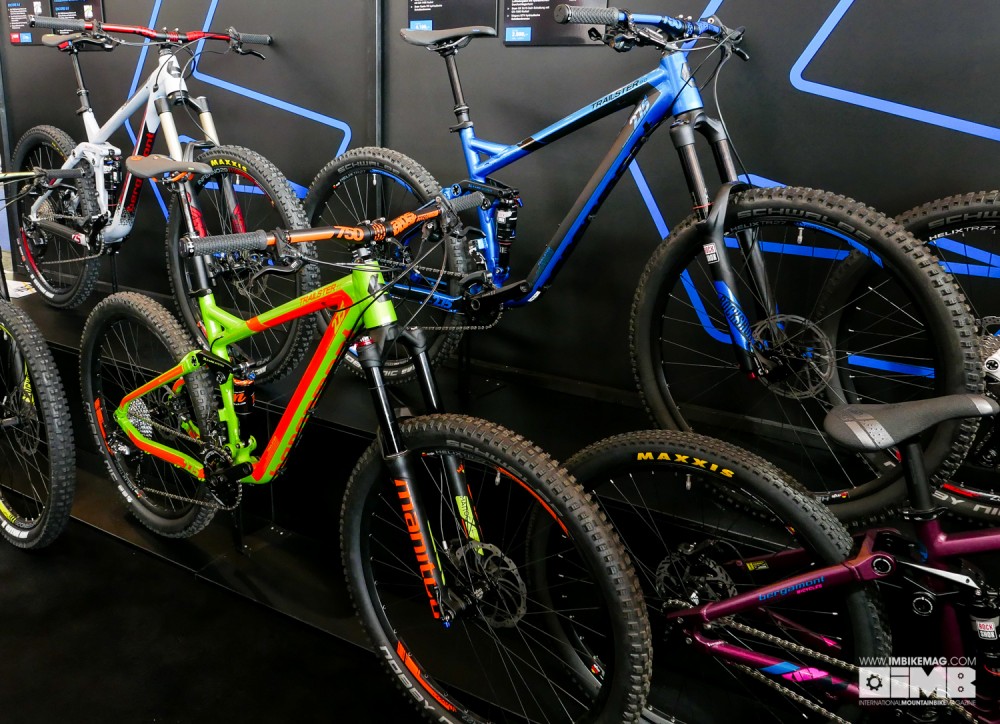 In the middle are two non motorised Trailsters, the 7.0 in front and the 9.0 in blue behind. Both are 140mm rear end travel trail bikes...