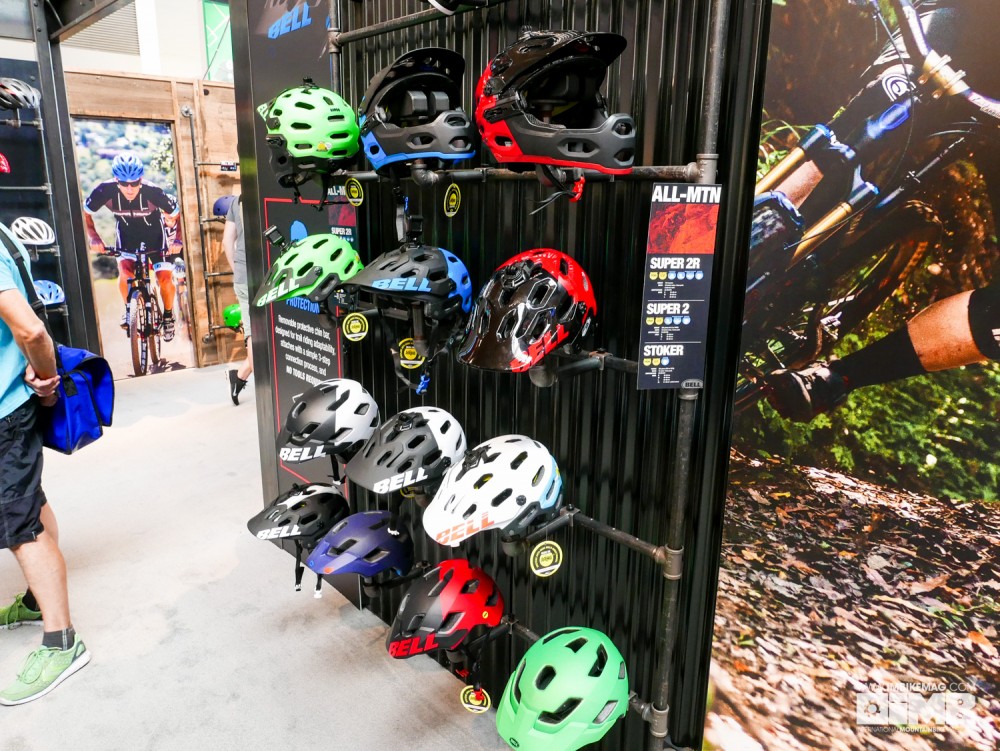 A selection of Bell's 2016 all mountain/enduro lids...