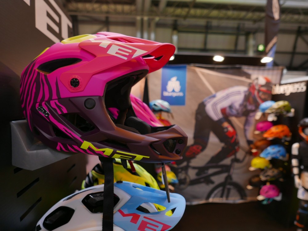 Bright new lids from MET!