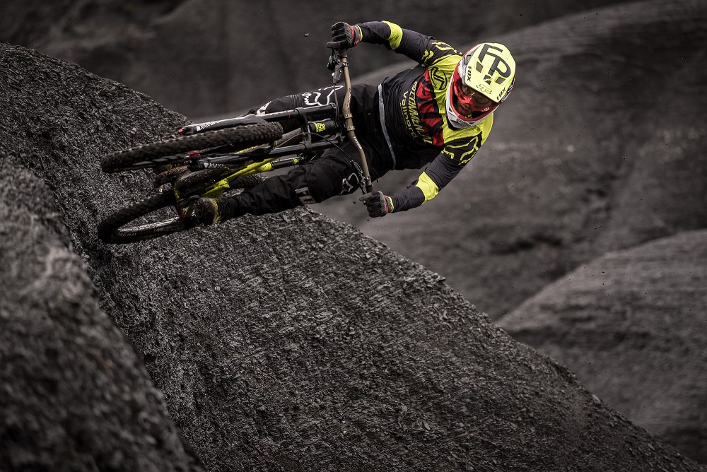 Remi Thirion - Commencal DH V4