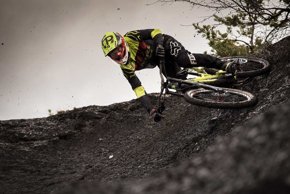 Remi Thirion - Commencal DH V4 2