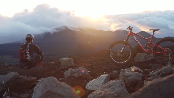 Kilian Bron // Part II - A Castaway In Hawaii