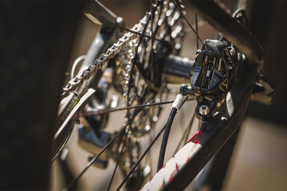 A stainless steel shield reduces heat transfer from the rotor and pads to the caliper’s body