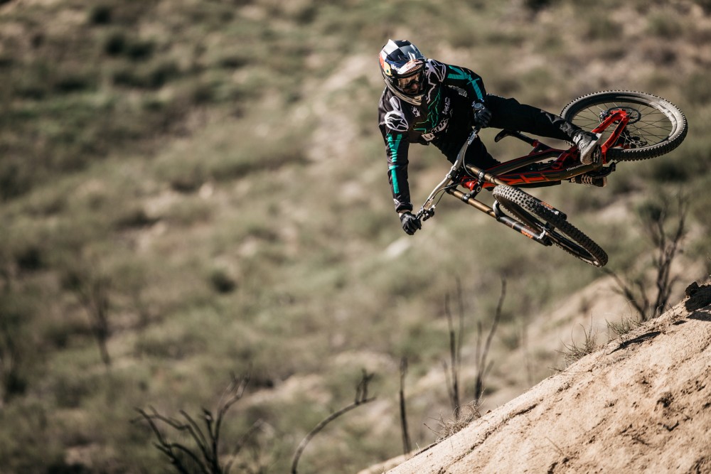 Aaron Gwin joins the YT Mob. Ale di Lullo