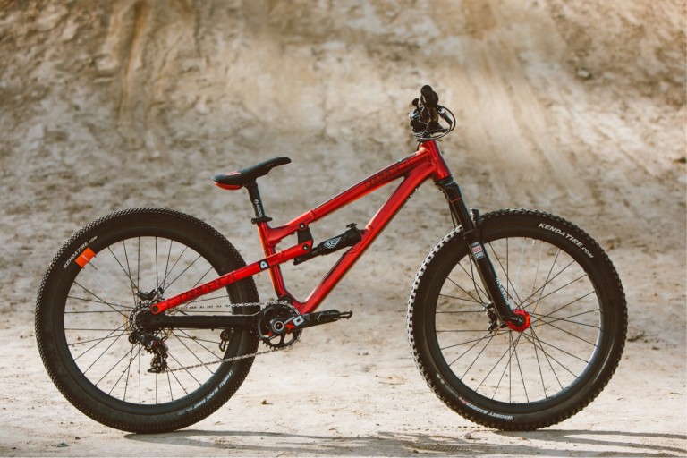 Kyle Strait’s Custom Commencal Bike
