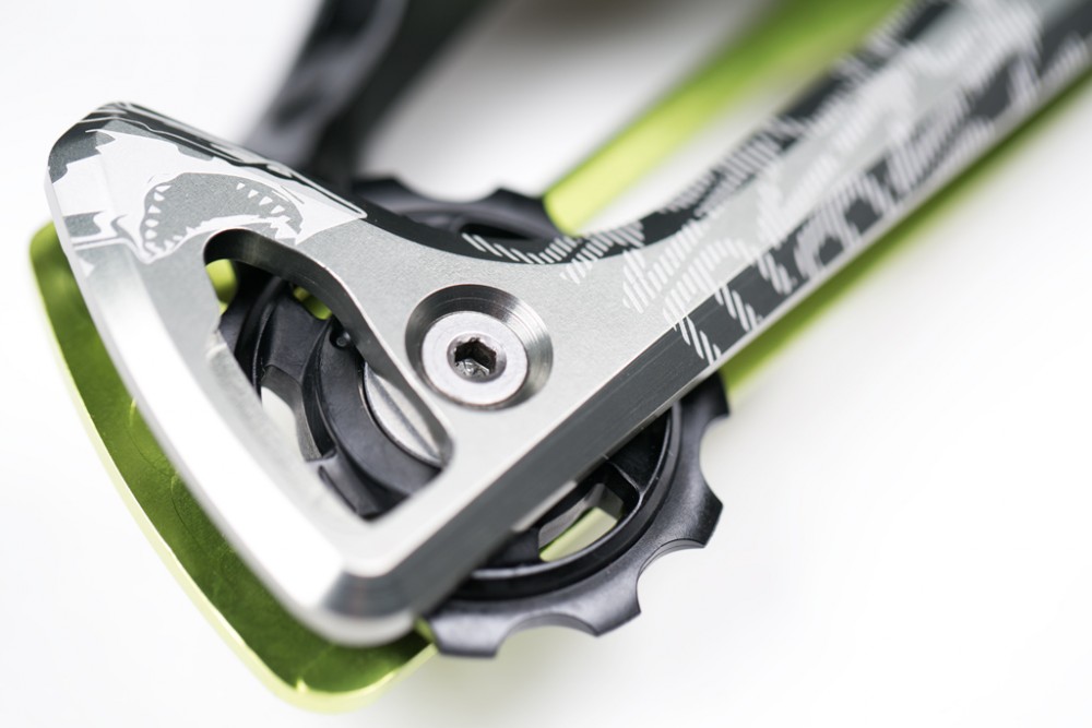 OneUp-Components-Shark-Cage-Assembled-M700-RD-DOF1