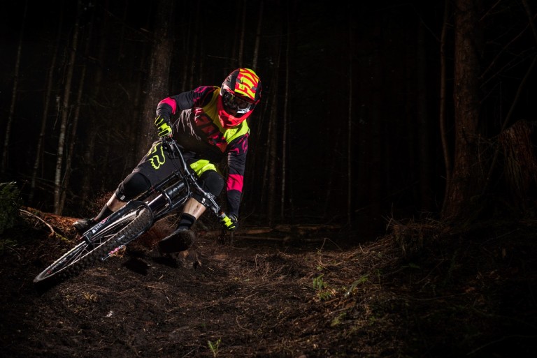 Spring 2016 DH FLEXAIR Intro Featuring Steve Smith, Mark Wallace and Connor Fearon