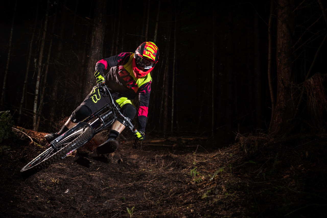 Spring 2016 DH FLEXAIR Intro Featuring Steve Smith, Mark Wallace and Connor Fearon