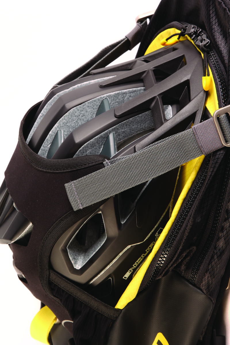 Endura MT500 Enduro_helmet carrier