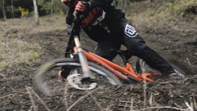 Local Flow With Thomas Estaque - Lac Blanc / Commencal Team