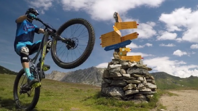 Surfing The Trails of Heida On A Mountainbike