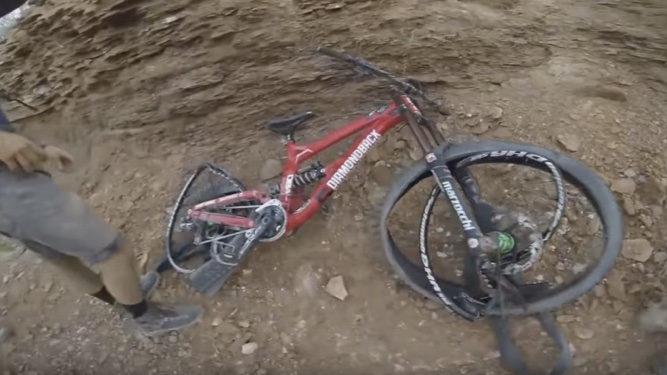 #WipeoutWednesdays: Crazy Insane Downhill Fails - MTB, Freeride