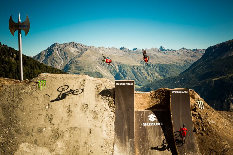 Sam Reynolds | Huge Quarterpipe Air | Suzuki Nine Knights MTB 2016