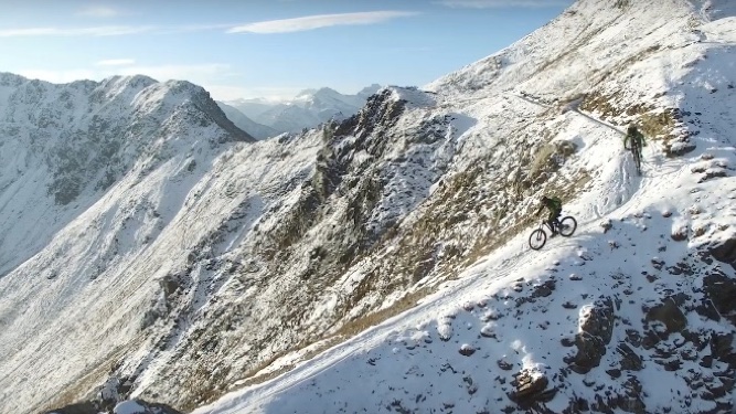 Flying Metal Diaries: Holidays in Davos | Episode 3