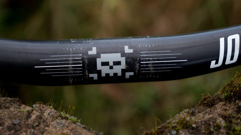 Mountain Bike Reviews - Joystick Bicycle Components Analog Carbon 2017