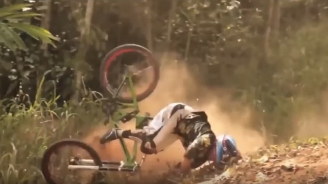 #WipeoutWednesdays: Downhill & Freeride MTB Crash #5 2017