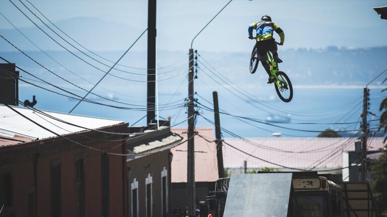 The City That Transforms To An Urban MTB Paradise | Valparaíso: Cerro Abajo