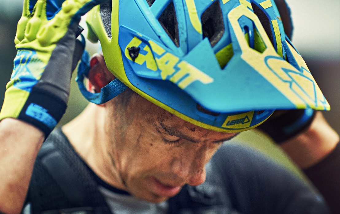 First All-Mountain Helmet From Leatt | Aaron Chase Unboxing Video