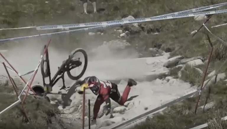 WipeoutWednesdays: Crash Compilation | Fails | MTB Downhill / Freeride 2017
