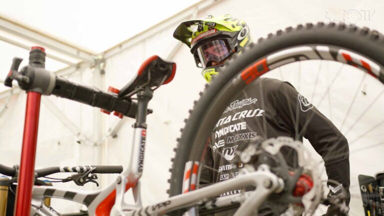 Testing 29" VS 26" Downhill MTB Wheels | UCI MTB World Cup