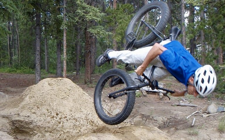 #WipeoutWednesdays: Crazy Mountain Bike Crashes - Caught On Tape 2017