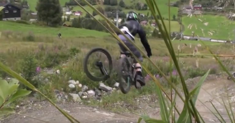 #WipeoutWednesday: Downhill Mountainbike Crash Compilation || Pro and Amateur