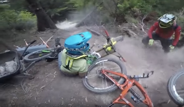 #WipeoutWednesdays: MTB Fail Compilation 2017 August