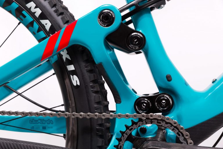 Pivot Cycles Gets Aggressive With New Mach 6 Carbon and Mach 6 Aluminium