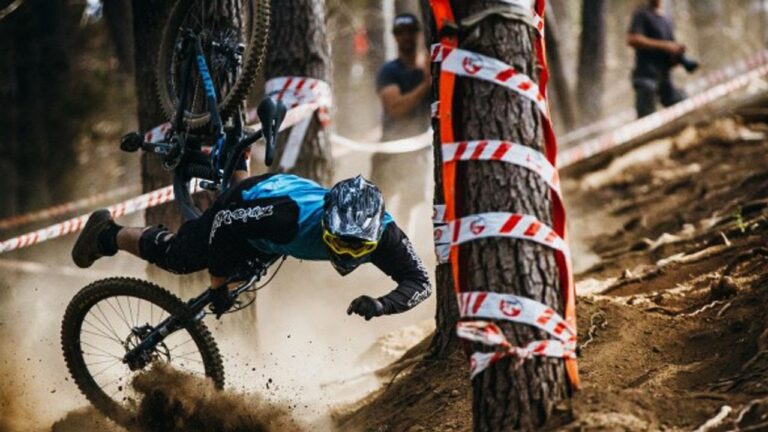 #WipeoutWednesdays: Mountain Bike Fails Compilation 2017 - Downhill & Freeride