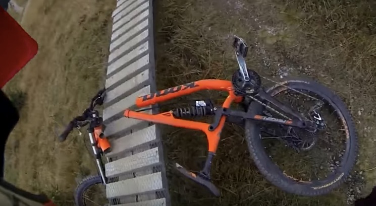 #WipeoutWednesdays: MTB Fail Compilation 2018 - Broken Bike Edit #2