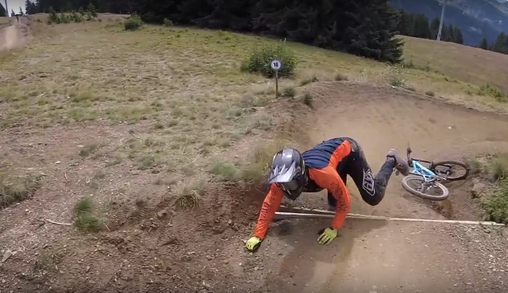 Super Morzine Bikepark POV with Brendog and Jono Jones - Crash!