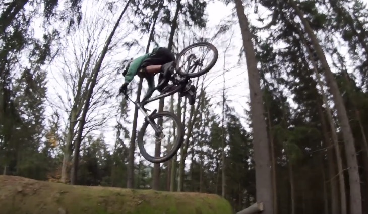 #WipeoutWednesdays: MTB Crash Compilation 2018 | Fails | Downhill/Freeride/Dirt