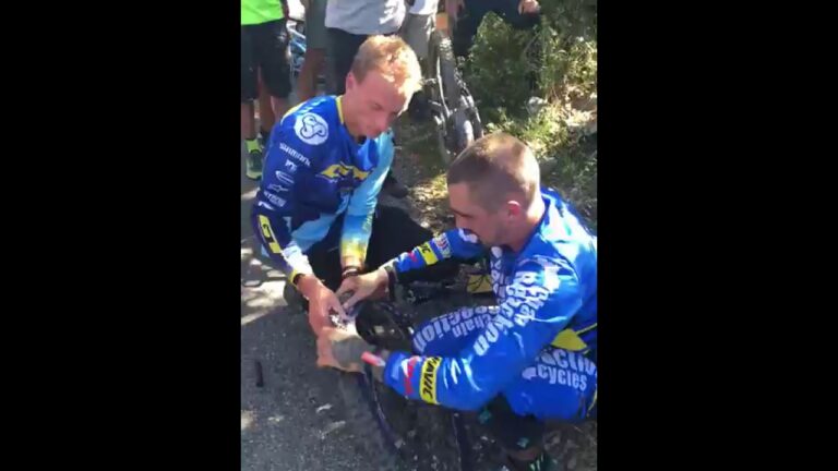 Maes Helps Hill Change Tyre Mid Race!