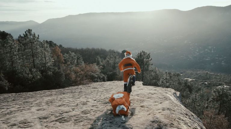 Badass Santa Claus MTB - Nico Vouilloz