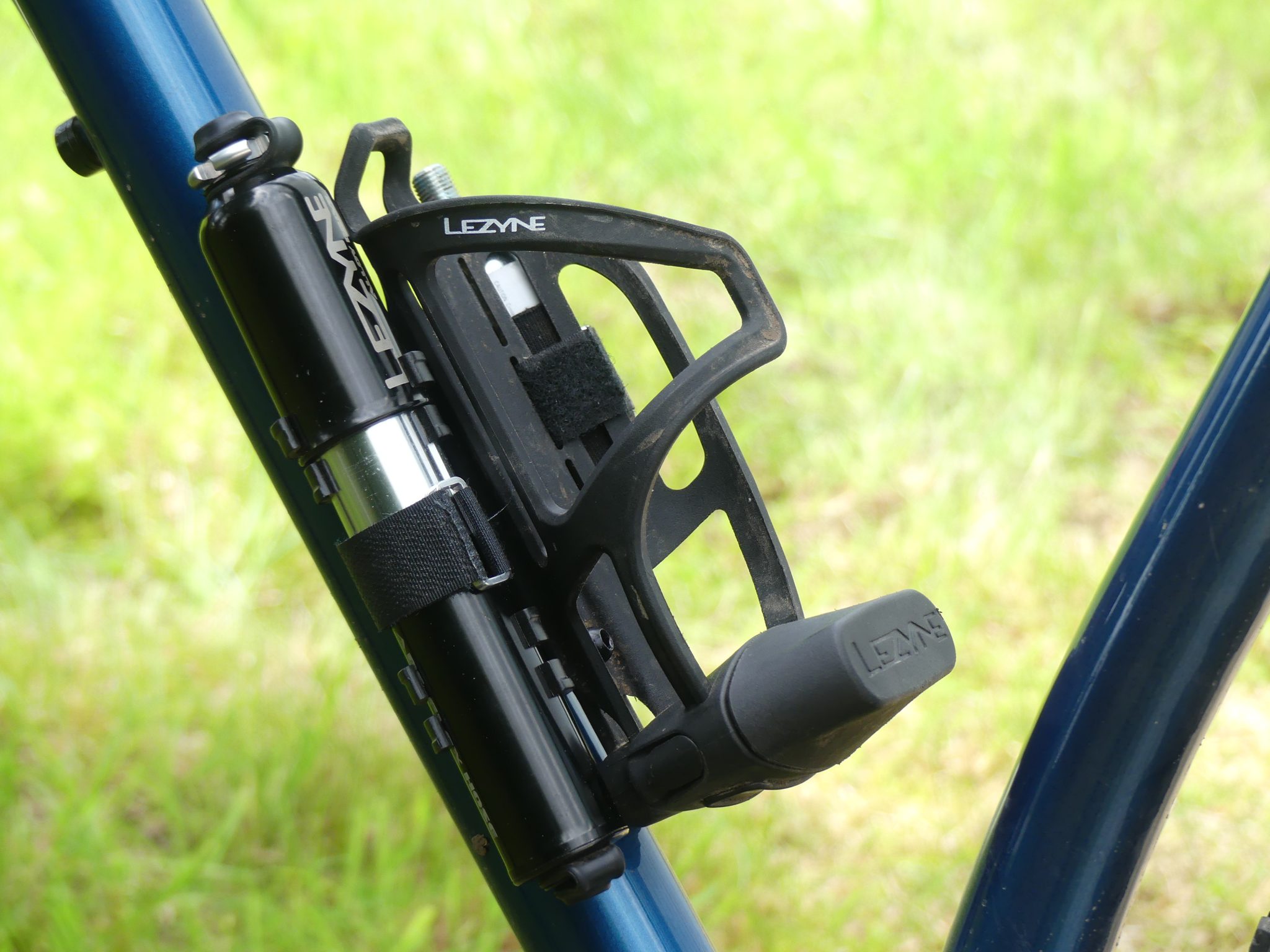 LEZYNE Flow Storage Cage SL porte-bidon avec support outils