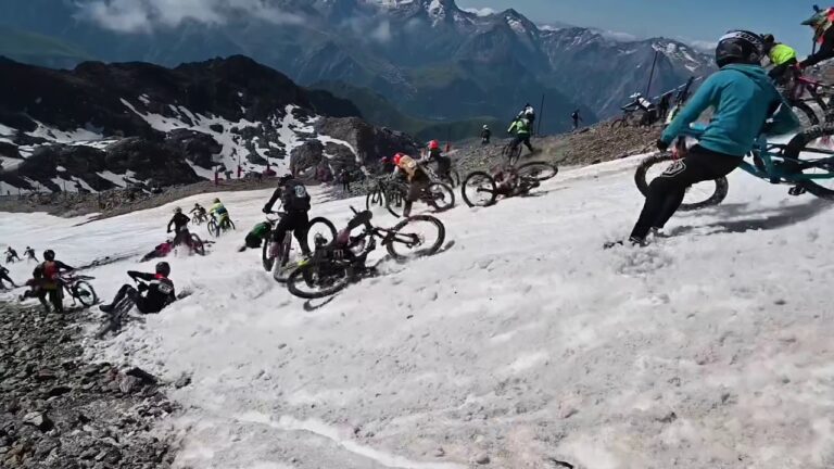 RAW MTB Crash Compilation - Megavalanche Saturday 2019