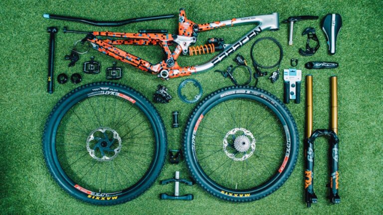 Dream Build | Danny Hart 2019 World Champs Saracen Myst DH