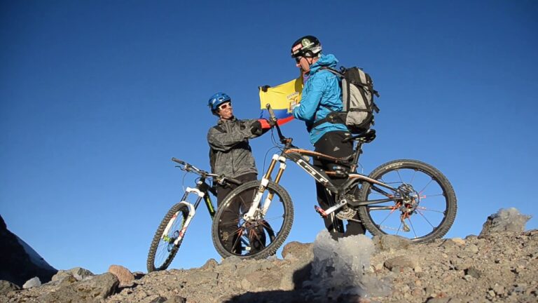 5 Volcanoes, 5 Days in Ecuador With Alban Aubert & Hans Rey