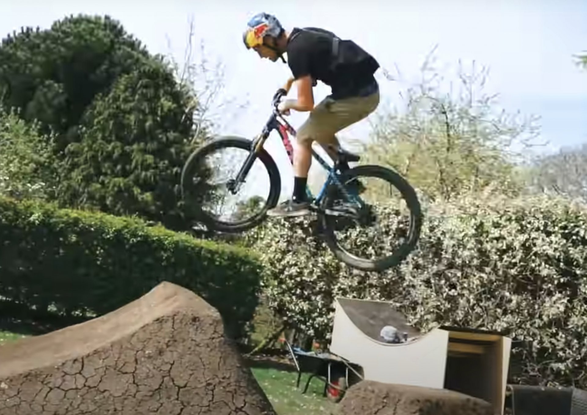RIDING THE BACKYARD SHARK-FIN FEELS INSANE!! LOCKDOWN EP8