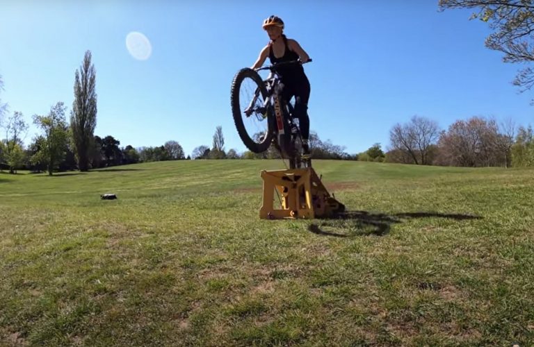 KICKER RAMP SENDING AND URBAN MTB FREERIDE