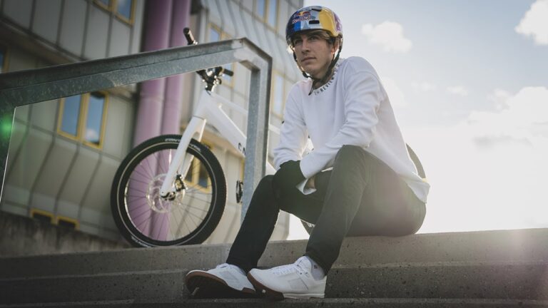 It's New Shoe Day for Fabio Wibmer!