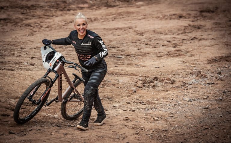 Caroline Buchanan 1st-Ever Woman's Front Flip on MTB