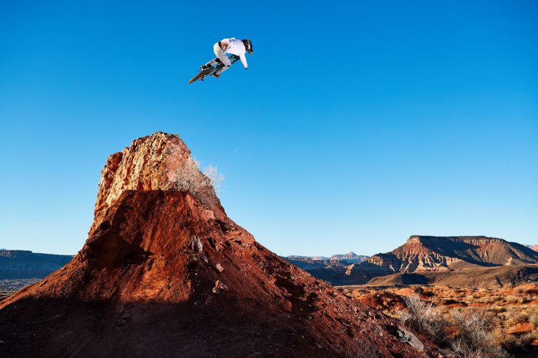 ALPINESTARS Introduces New Athletes and Spring 2022 MTB Line