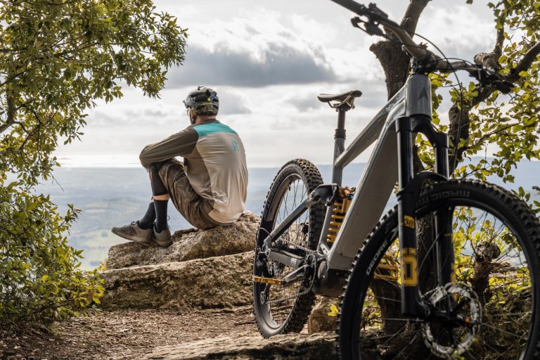 Video: E-MTB tips with Rob Warner