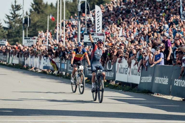 Pidcock and McConnell top the XCO elite again in Nové Město