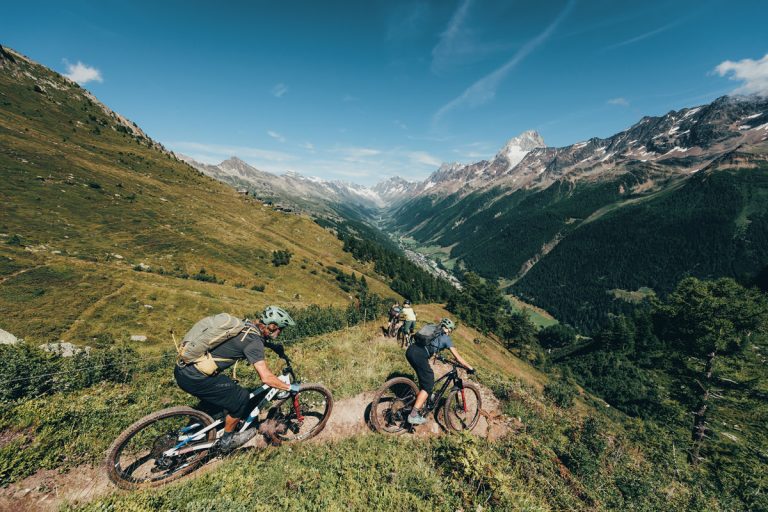 Video: Extreme Family Holiday | Valais, Switzerland