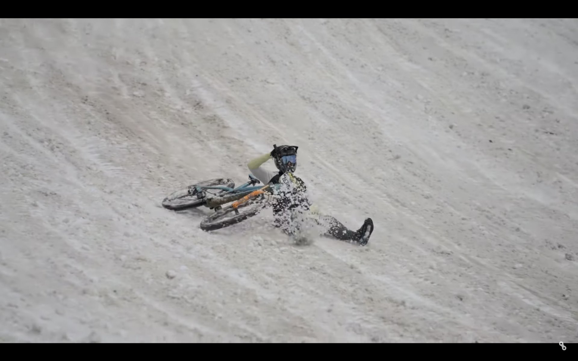 Wipeout Wednesday! RAW MTB Crash & Carnage Compilation - Megavalanche 2022