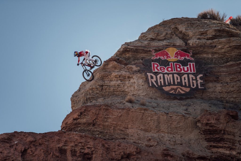 ايموجي مناظر طبيعية  Jaxson-Riddle-Riding-Off-The-Top-at-Red-Bull-Rampage-1024x682